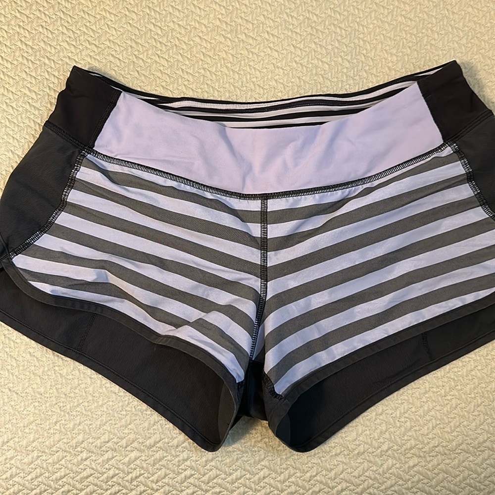 LULULEMON SPEED UP 2.5 inch shorts RARE PRINT Size 8